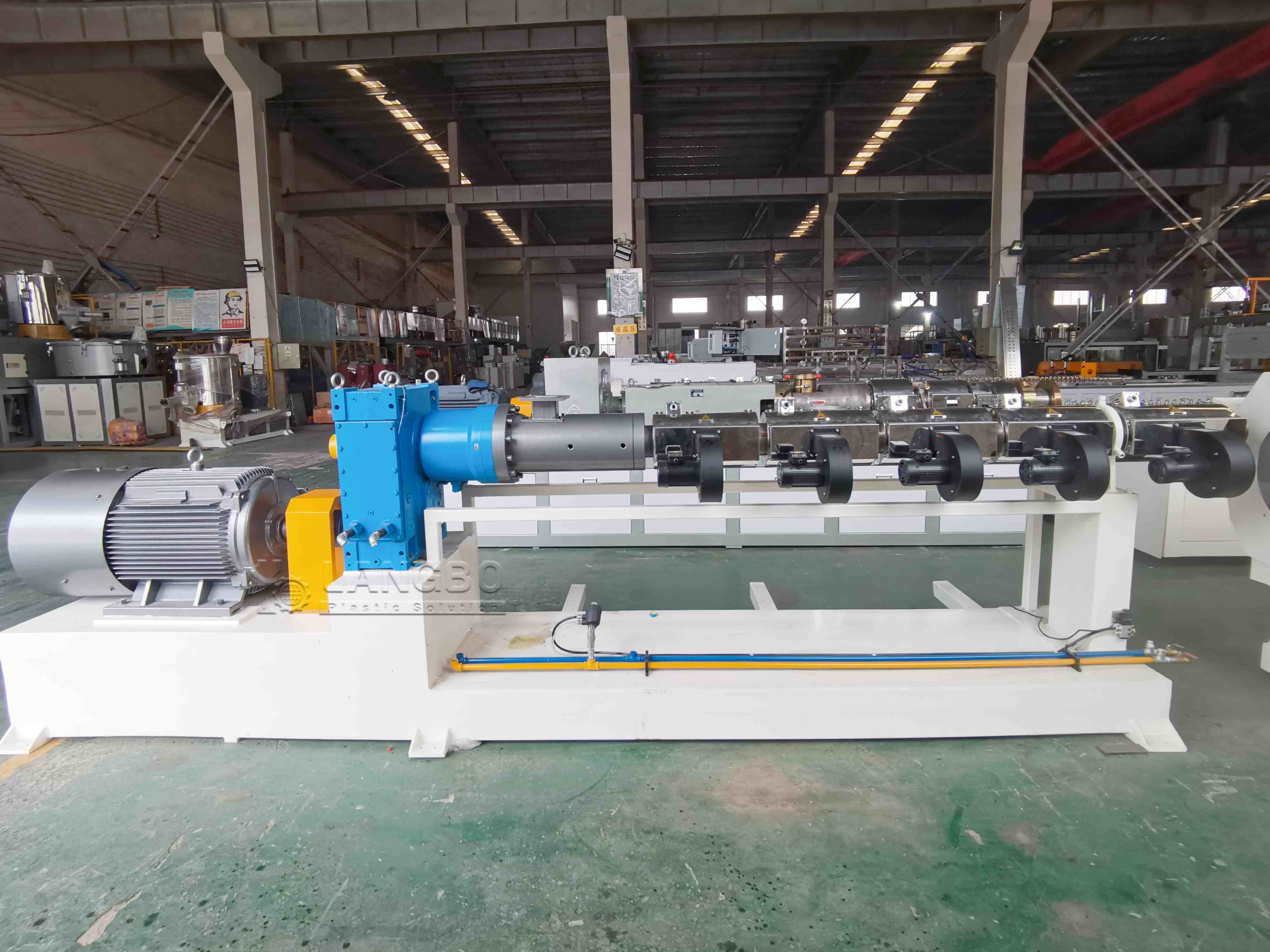 أحدث حالة شركة حول خط بثق الأنابيب HDPE لتصنيع أنابيب إمدادات المياه في اليمن