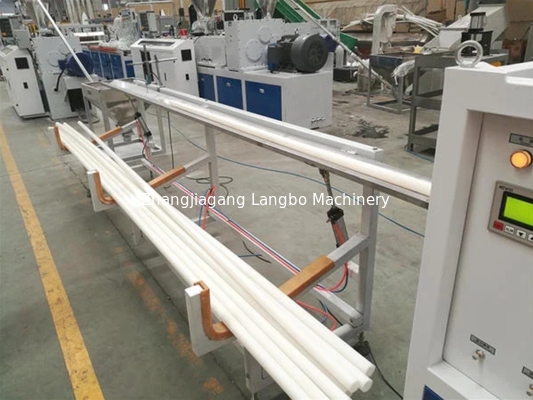 خط إنتاج الأنابيب البلاستيكية CPVC Pvc 75 - 250mm