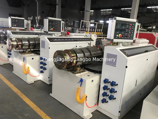 150-250KG / H قدرة عالية الجودة 16-160mm آلة بثق الأنابيب البلاستيكية
