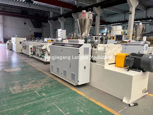 150-250KG / H قدرة عالية الجودة 16-160mm آلة بثق الأنابيب البلاستيكية