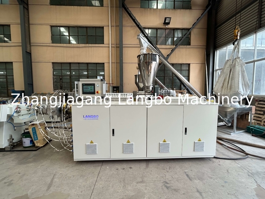 خط بثق الأنبوب PVC بتبريد الهواء مع نسبة 30: 1 L / D و 37KW قوة المحرك