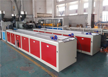 350KG / H سرعة المنتج WPC آلة لوحة الجدار ، PLC التحكم WPC الشخصي خط إنتاج