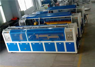 350KG / H سرعة المنتج WPC آلة لوحة الجدار ، PLC التحكم WPC الشخصي خط إنتاج
