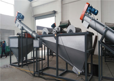 إسو الحيوانات الأليفة رقائق يجعل آلة خطوط، 1500KG / H الحيوانات الأليفة زجاجة آلة إعادة تدوير