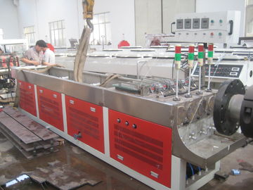 خط بثق الأنبوب PVC الأوتوماتيكي بأربعة برغي مزدوج