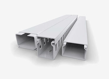 آلة صنع قناة الكابلات البلاستيكية مع التحكم في شاشة اللمس PLC