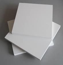 توفير الطاقة PVC الخشب البلاستيكي الملفات الشخصية وخط التطويق خط إنتاج ألواح الجدار PVC