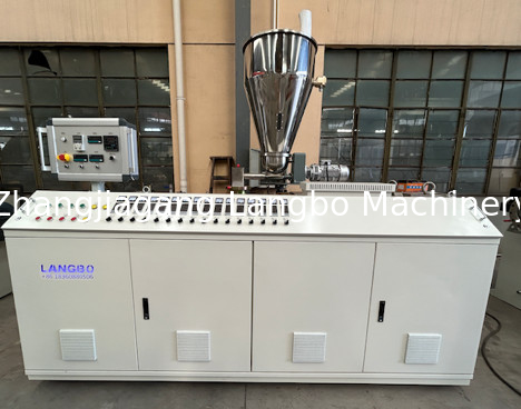 سرعة عالية PE PP HDPE PVC PPR البلاستيك إمدادات الغازات المائية الصرف الصحي الصلبة الحائط أنابيب أنابيب أنابيب صنع آلة الإنتاج