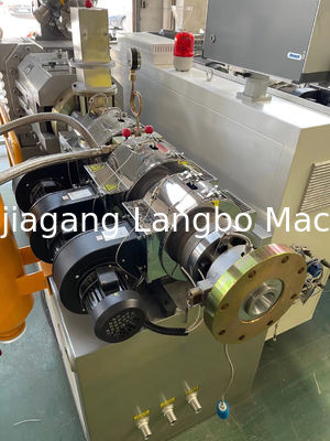 خط إنتاج أنابيب المياه البلاستيكية من بي.في.سي آلة تصنيع أنابيب بي.في.سي مع طحن عالي الأداء بأسعار جذابة