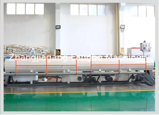 آلة إنتاج أنابيب PVC PE UPVC بأسعار تنافسية 65/132 قطر المسمار و 75-250 قطر الأنابيب