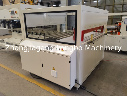 محرك تصنيع محرك تصنيع محطات PVC 1200mm محطات PVC السقف خط إنتاج مع آلة التعامل التلقائي