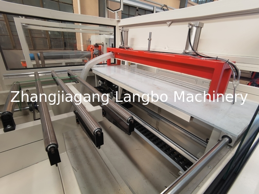 محرك تصنيع محرك تصنيع محطات PVC 1200mm محطات PVC السقف خط إنتاج مع آلة التعامل التلقائي