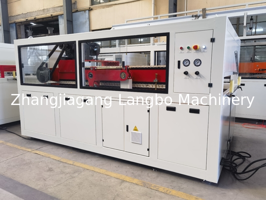 محرك تصنيع محرك تصنيع محطات PVC 1200mm محطات PVC السقف خط إنتاج مع آلة التعامل التلقائي
