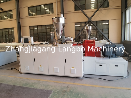 محرك تصنيع محرك تصنيع محطات PVC 1200mm محطات PVC السقف خط إنتاج مع آلة التعامل التلقائي