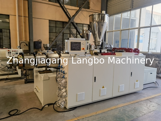 محرك تصنيع محرك تصنيع محطات PVC 1200mm محطات PVC السقف خط إنتاج مع آلة التعامل التلقائي