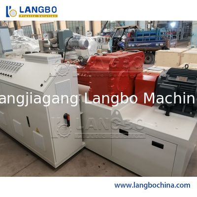الشركة المصنعة الصينية ماكينة صنع أنابيب البلاستيك HDPE LDPE PE PVC بسعر جيد