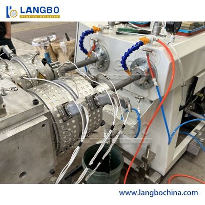آلة الأنابيب البلاستيكية المزدوجة اللولب الأوتوماتيكية ، خط إنتاج خراطيم PVC