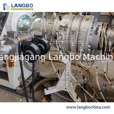 آلة بثق أنابيب البلاستيك PE/PP/HDPE/PVC/PPR للبيع الساخن لصنع أنابيب الغاز والمياه / خط الإنتاج