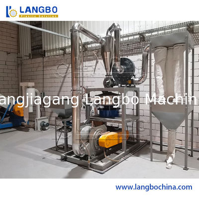 أنابيب PVC المعاد تدويرها بواسطة آلة الطحن والمسحوق