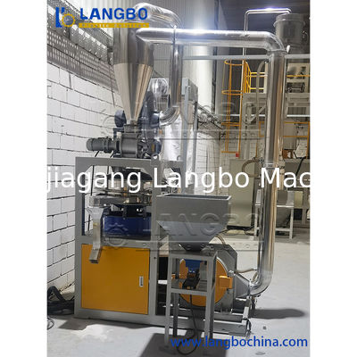 أنابيب PVC المعاد تدويرها بواسطة آلة الطحن والمسحوق