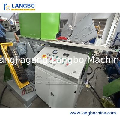 آلة تقطيع الأنابيب الصناعية ذات العمود الواحد للنفايات المعدنية البلاستيكية PP / PE / HDPE / LDPE / PVC