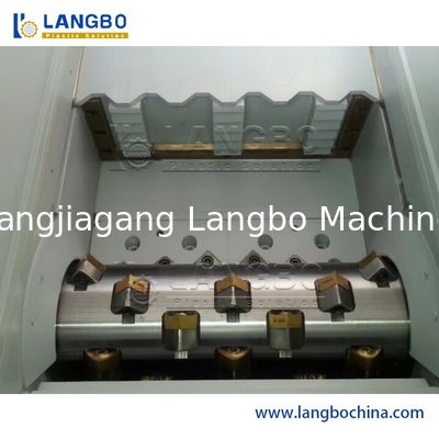 أوتوماتيكي إعادة تدوير النفايات البلاستيكية محطمة زجاجات الحيوانات الأليفة كسارة / كسارة آلة