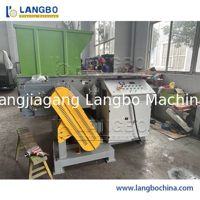 آلة تقطيع الأنابيب الصناعية ذات العمود الواحد للنفايات المعدنية البلاستيكية PP / PE / HDPE / LDPE / PVC