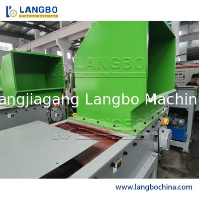 آلة تمزيق زجاجات البولي إيثيلين تيرفثالات البلاستيكية الصناعية لإعادة تدوير نفايات إطارات السيارات ومنصات نقالة خشبية والمطاط