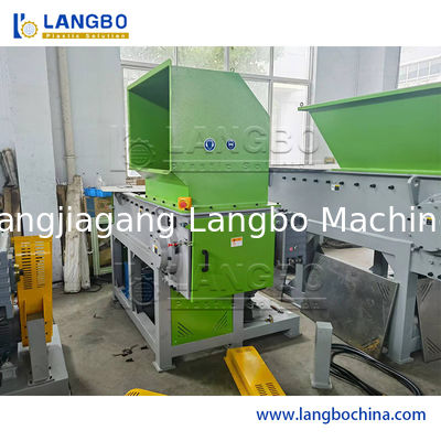 محطم إعادة تدوير البلاستيك مزدوج الشعاع بقدرة 500-1000 كجم / ساعة وطاقة محرك 37 كيلوواط للأنابيب أو الملفات البلاستيكية