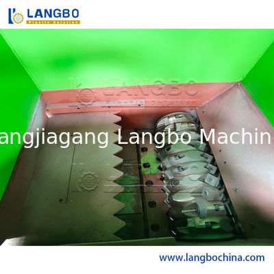 آلة كسارة المواد البلاستيكية المعدنية من PE / PP / PVC / PET