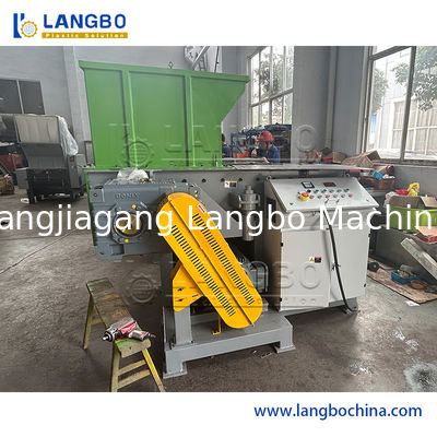 نفايات الحيوانات الأليفة / HDPE / LDPE / PP / PE الزجاجات الأفلام الأكياس النسيجية إعادة تدوير البلاستيك كسارة غسيل / ضغط محطم