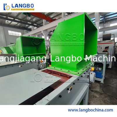 آلة تمزيق بلاستيك أفقية قوية لأنابيب وأنابيب وأطباق ومنصات PVC PE المموجة، وألواح PET PVC PC EVA ABS، وسحق وتمزيق المواد اليومية