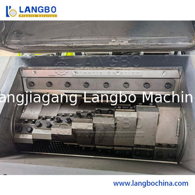 الزجاجات البلاستيكية الحيوانات الأليفة PP PE رقائق إعادة التدوير كسارة كسارة آلة