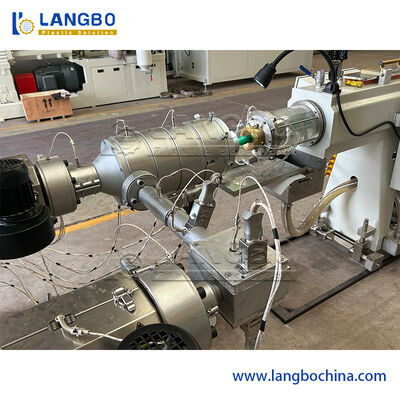 خط طحن أنابيب PPR مع 3 طبقات للتطويق المشترك  PLC التحكم لحجم الأنابيب 20-110mm