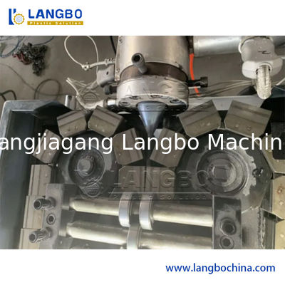 آلة بثق الأنابيب المموجة من ألياف PVC البلاستيكية اللينة