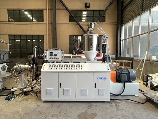 خط إنتاج بثق أنابيب البولي إيثيلين عالي الكثافة والبولي بروبيلين عالي الكثافة لتوريد المياه والغاز والنفط، آلة بثق ببرغي مفرد لصناعة الأنابيب