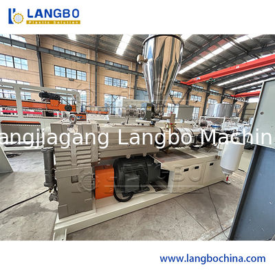 خط إنتاج لوحة الحائط WPC الخاص مع آلة البثق المخروطية المزدوجة اللولب