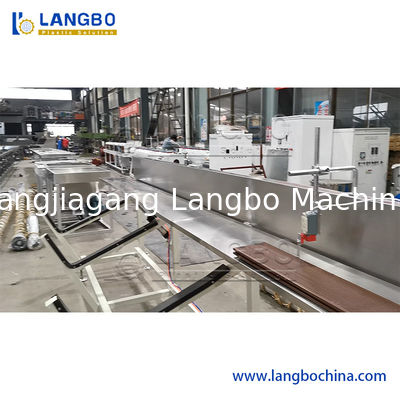 خط إنتاج لوحة الحائط WPC الخاص مع آلة البثق المخروطية المزدوجة اللولب