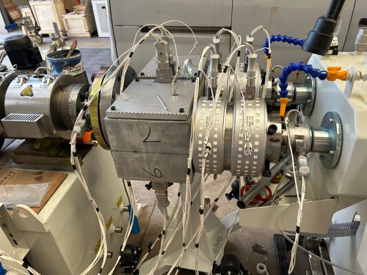 آلة بثق البلاستيك معدات بلاستيكية آلة بثق أنابيب PVC PP PE آلة صنع أنابيب PVC