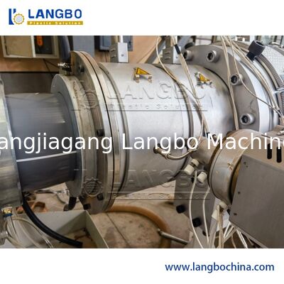 آلة تصنيع أنابيب بلاستيكية PVC HDPE PE عالية التقنية خط بثق 315 مم