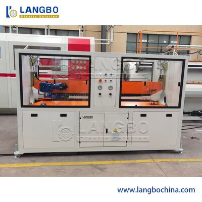 آلة تصنيع أنابيب بي في سي 75-250mm 55KW/75KW محرك 600-800KG/H القدرة