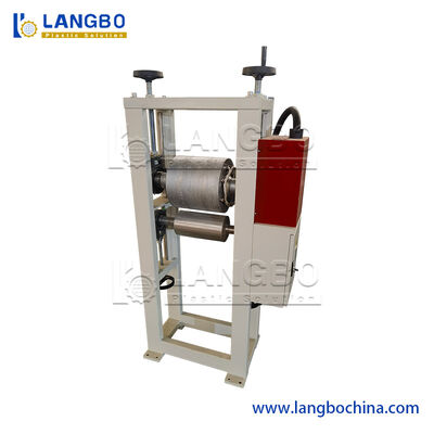 WPC إطار الأبواب الملفات الشخصية طحن / الخشب البلاستيكية اللوحات المركبة لوحة صنع آلة / PE WPC طابق السياج خط إنتاج