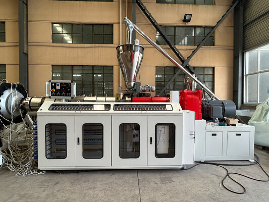 مصنع آلة تصنيع البلاستيك UPVC المتقدمة ذات القطر الكبير 400-710 مم في الصين