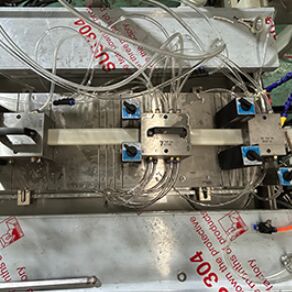 خط بثق حامل بطاقات أسعار PVC عالي الدقة | برغي مفرد، متوافق مع الأرفف