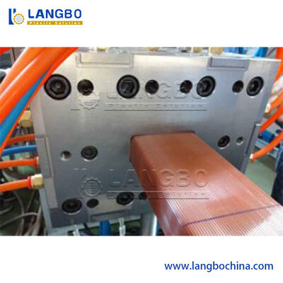 آلة تصنيع ألواح WPC | تبريد متحكم فيه لتقليل التواء الألواح