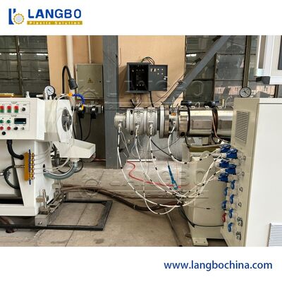 CE ISO PVC خط بثق الأنبوب قطر الأنبوب 16-630 مم 22-160KW قوة الطارد