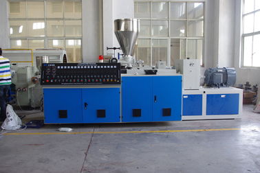 خط بثق الأنبوب PVC برغي مزدوج 220-415 فولت جهد الإدخال
