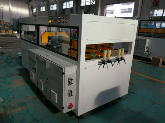 خط إنتاج الأنابيب البلاستيكية UPVC 1200mm ، آلة بثق الأنابيب البلاستيكية