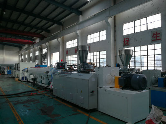 خط بثق الأنبوب PVC الأوتوماتيكي بالكامل ، آلة إنتاج الأنابيب 80KW 250KG