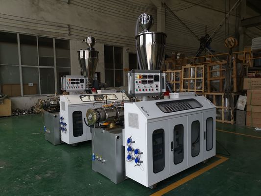 خط إنتاج الأنابيب البلاستيكية CPVC Pvc 75 - 250mm